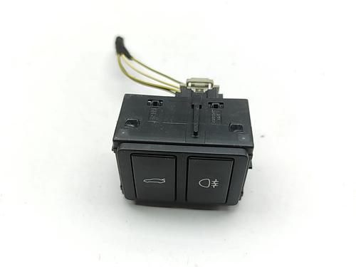 switch-jaguar-f-type-coupe-x152-2013-31859640 main image