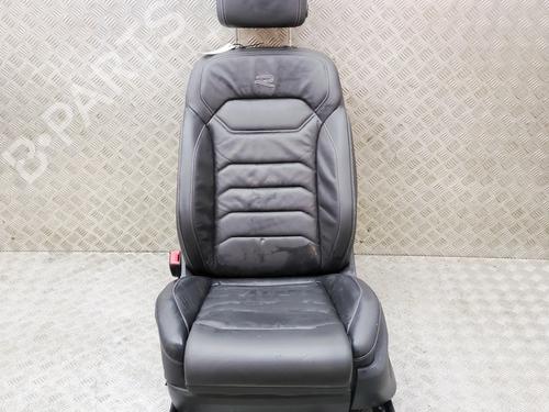 left-front-seat-vw-touareg-cr7-rc8-2017-40290692 main image