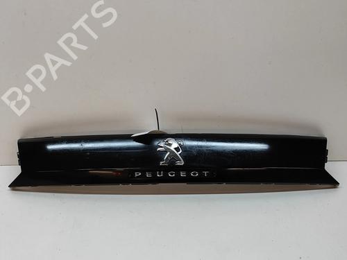 Used Tailgate trim Tailgate trim PEUGEOT 5008 II (MC_, MJ_, MR_, M4_) 1.5 BlueHDi 130 (MCYHZJ, MCYHZR, MCYHZX) (131 hp) 28028266 28028266