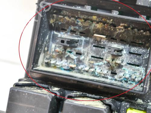Fuse box JAGUAR F-TYPE Coupe (X152) 3.0 SCV6 | BP35726640E1 - Image 2
