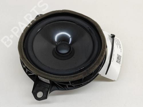 speaker-lexus-ux-_aa1_-_ah1_-_ma1_-2018-27768188 main image