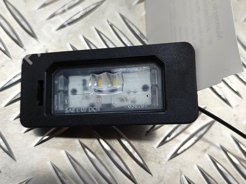 Used Licence plate light BMW 7 (G11, G12) 730 d, Ld (265 hp) 28548401