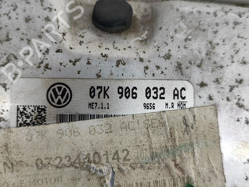 Engine control unit (ECU) VW NEW BEETLE Convertible (1Y7) 2.5 | BP23865377M57 