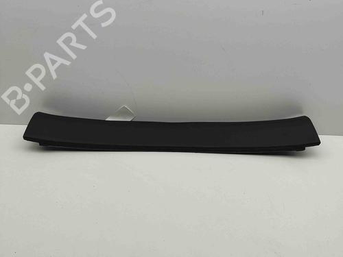 Używane Listwa klapy tylnej / bagażnika PORSCHE 911 (996) 3.6 Carrera 4 (320 hp) 27933928