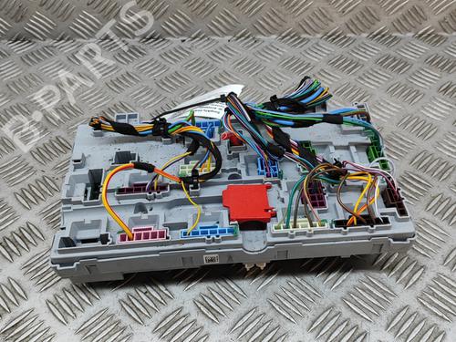 Used Fuse box JAGUAR F-PACE (X761) 2.0 P400e Plug-in Hybrid (404 hp) 28275582