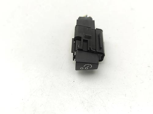 switch-audi-a4-allroad-b9-8wh-8wj-2016-33386071 main image