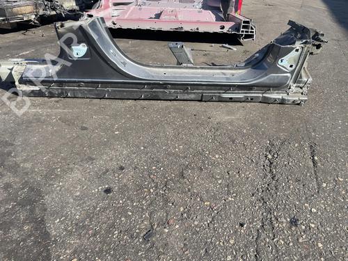 Used Right sideskirt Right sideskirt 37999320 37999320