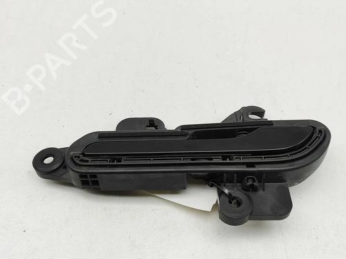 front-left-exterior-door-handle-tesla-model-y-5yjy-2019-33464970 main image