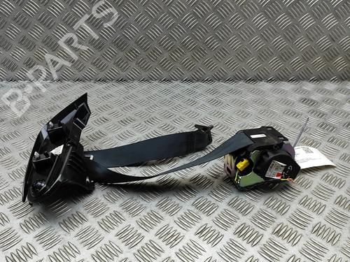 rear-left-seatbelt-volvo-xc40-536-2017-33379427 main image