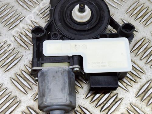 Right front window motor SKODA OCTAVIA III Combi (5E5, 5E6) 2.0 TDI 4x4 | BP15082484E20 