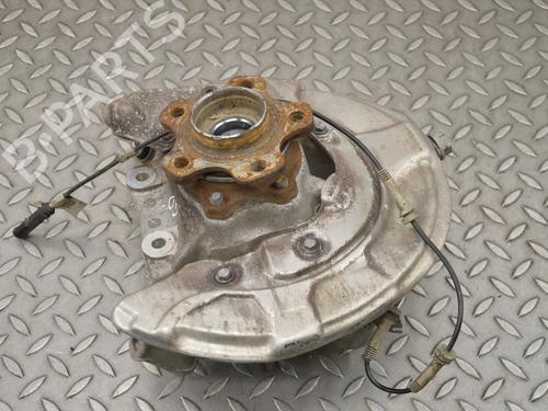 Used Right rear steering knuckle BMW 5 (F10) 530 d (286 hp) 30233679