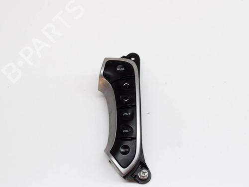 Used Steering wheel controls HYUNDAI SANTA FÉ II (CM) 2.2 CRDi 4x4 (197 hp) 10368169