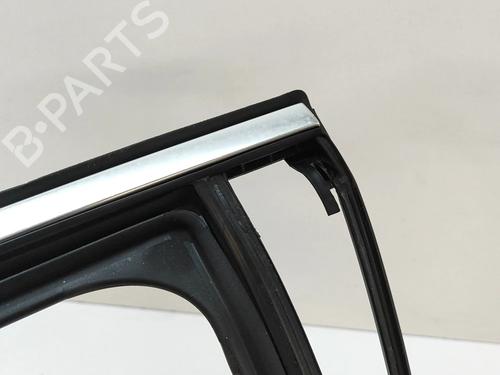 Door moulding trim INFINITI Q30 1.6 | BP28564074C150 