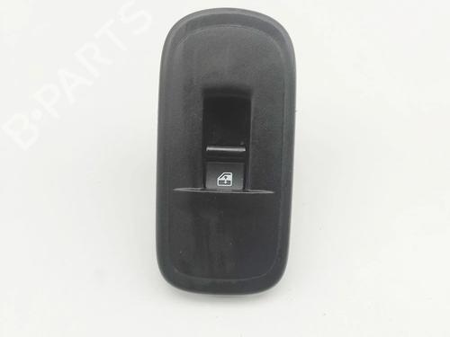 left-front-window-switch-fiat-500e-332_-2020-36534097 main image