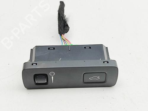 switch-volvo-v90-ii-estate-235-2016-32680625 main image