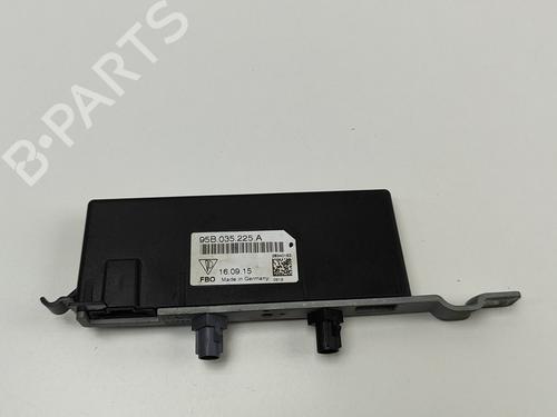 Used Electronic module PORSCHE MACAN (95B) 3.0 S Diesel (258 hp) 26410510