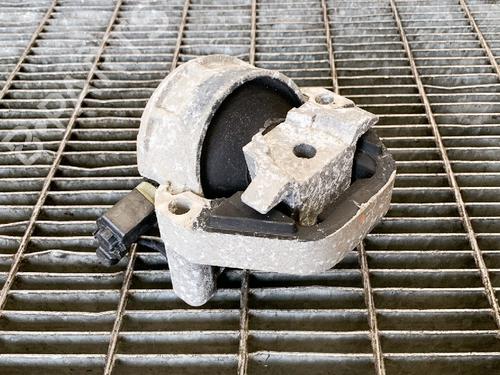 Used Engine mount AUDI A7 Sportback (4GA, 4GF) 3.0 TDI quattro (204 hp) 6765820