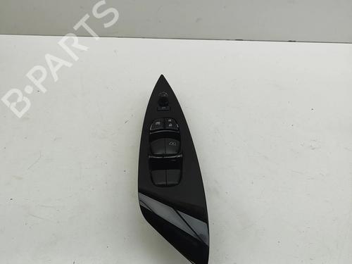 right-front-window-switch-nissan-leaf-ze1-2017-34160328 main image