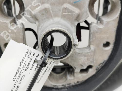 Steering wheel TESLA MODEL Y (5YJY) Long Range All-wheel Drive | BP33394391C49 - Image 4