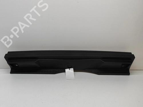 Used Tailgate trim PEUGEOT 2008 II (UD_, US_, UY_, UJ_, UR_, UC_) 1.2 PureTech 130 (USHNS, URHNS) (130 hp) 28553179
