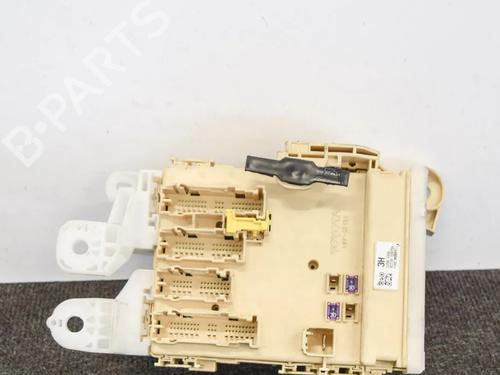 Used Fuse box TOYOTA AURIS Estate (_E18_) 1.4 D-4D (NDE180_) (90 hp) 6753780