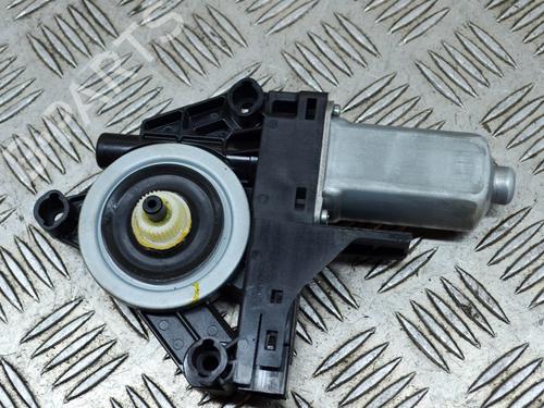 Left front window motor VOLVO V60 I (155) 1.6 DRIVe | BP8624419E21 