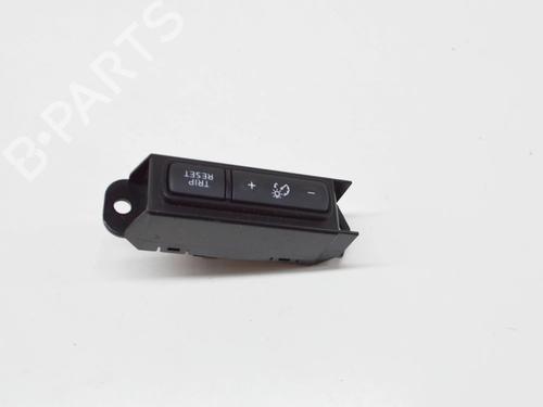 switch-nissan-leaf-ze1-2017-27762915 main image