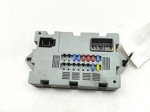 fuse-box-jaguar-xe-x760-2015-33383486 main image