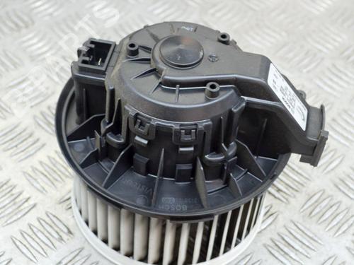 Used Heater blower motor FORD FIESTA VI (CB1, CCN) 1.0 Sport (140 hp) 8843414