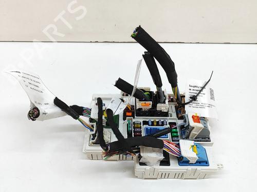 Used Fuse box Fuse box 28565143 28565143