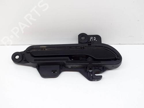 front-right-exterior-door-handle-tesla-model-3-5yj3-2017-33351990 main image
