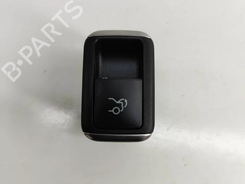 switch-mercedes-benz-cla-coupe-c117-2013-2014-2015-2016-2017-2018-2019-25380342 main image