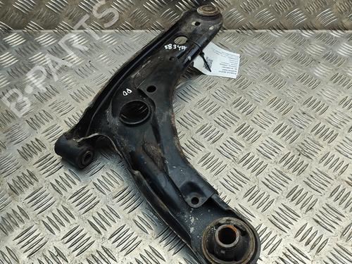 Querlenker links vorne für TOYOTA YARIS (_P13_) 1.3 (NSP130_, NSP130) (95 hp) 28438437