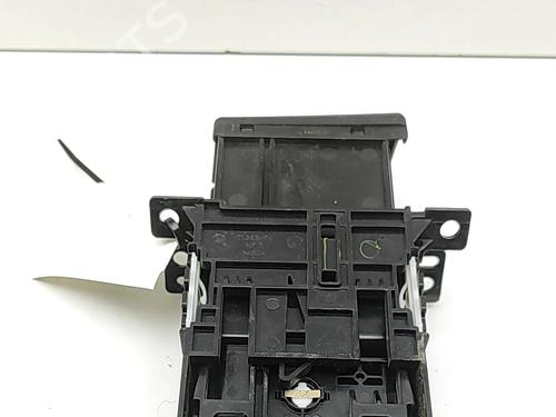 Cup/Object holder ISUZU D-MAX II (TFR, TFS) 1.9 Ddi 4x4 (TFS87J) | BP31592776I37 