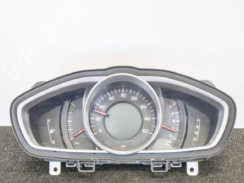 Used Instrument cluster VOLVO V40 Hatchback (525) T3 (152 hp) 6763806