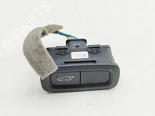 switch-volvo-v90-ii-estate-235-2016-32680619 main image