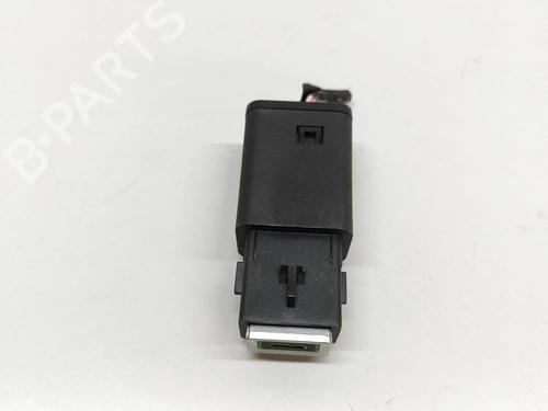 Used Electronic module Electronic module PEUGEOT 208 II (UB_, UP_, UW_, UJ_) 1.2 Hybrid 136 (UPHPYK) (136 hp) 28446782 28446782