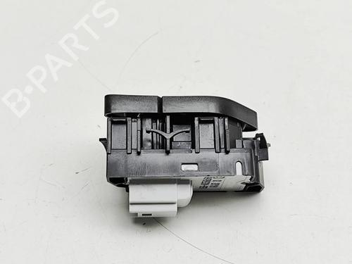 Switch MERCEDES-BENZ GLA (H247) GLA 200 (247.787) | BP30857122I30