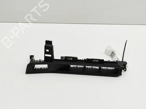 Used Middle console Middle console DS DS 7 Crossback (J4_, JR_, JC_) 2.0 BlueHDi 180 (JJEHZR) (177 hp) 33386467 33386467