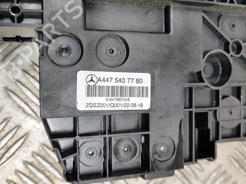 Fuse box MERCEDES-BENZ EQV (W447) EQV 250 (447.813, 447.815) | BP27772431E1