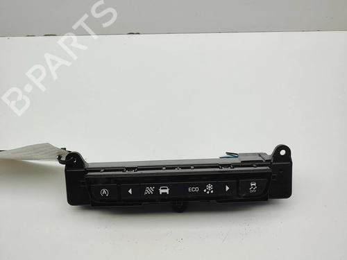 switch-jaguar-xe-x760-2015-36565056 main image