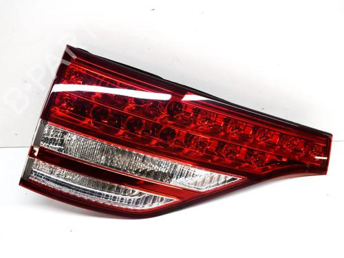 left-tailgate-light-toyota-previa-iii-_r2_-_r5_-2005-27759481 main image