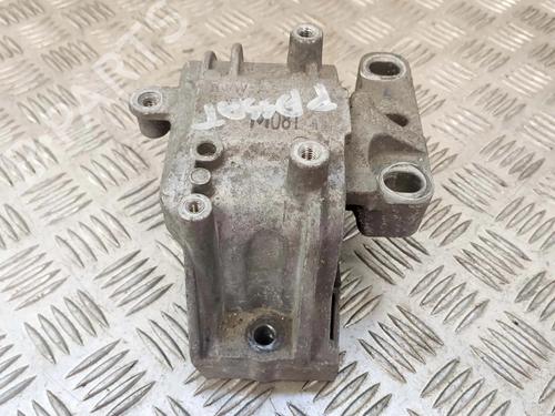 Engine mount VW PASSAT B7 Variant (365) 2.0 TDI | BP6757199M89