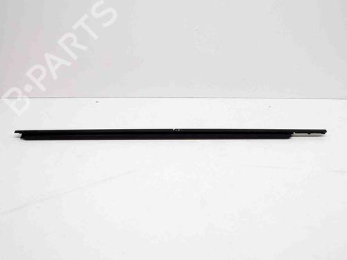 Używane Listwa drzwi LAND ROVER RANGE ROVER VELAR (L560) 2.0 D180 TD4 4x4 (180 hp) 14632916