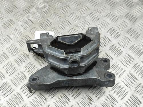 Used Engine mount Engine mount PEUGEOT 2008 II (UD_, US_, UY_, UJ_, UR_, UC_) e-2008 (UKZKXZ) (136 hp) 36067702 36067702