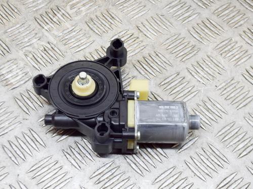 Used Right front window motor Right front window motor AUDI A3 Limousine (8VS, 8VM) 1.6 TDI (110 hp) 8842025 8842025