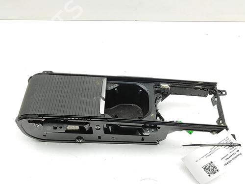 Used Cup/Object holder Cup/Object holder VOLVO V90 II Estate (235) B6 Mild-Hybrid AWD (348 hp) 33382212 33382212