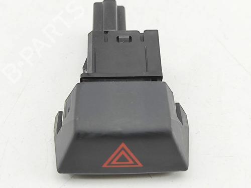 warning-switch-nissan-juke-f16_-2019-35957706 main image