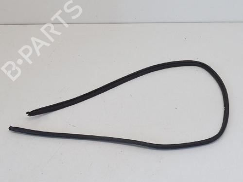 Used Rubber door seal TOYOTA YARIS (_P13_) 1.5 Hybrid (NHP130_, NHP130) (101 hp) 14667635