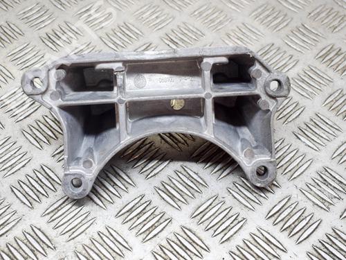 Used Gearbox mount Gearbox mount MERCEDES-BENZ C-CLASS (W205) C 220 BlueTEC / d (205.002, 205.004) (170 hp) 14636062 14636062